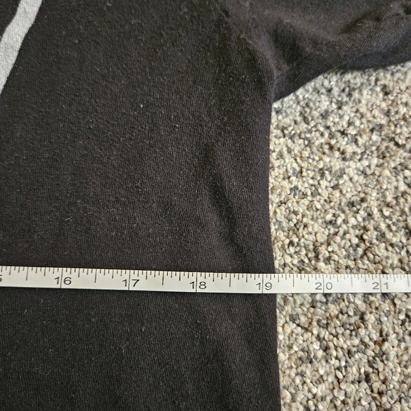 Mandalorian Tee w/ Grogu - Picture 10 of 12